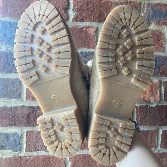 Light brown Fur-lined booties w/ chunky rubber heel Size: 7.5 - Picture 5 of 7